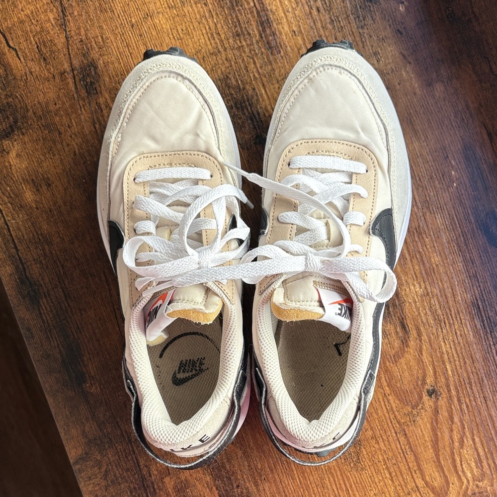 Nike Beige and Black Sneakers - Picture 6 of 7